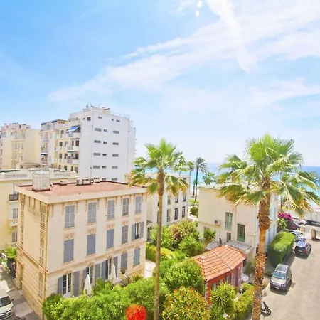Luxury Sea Front Promenade Apartment *